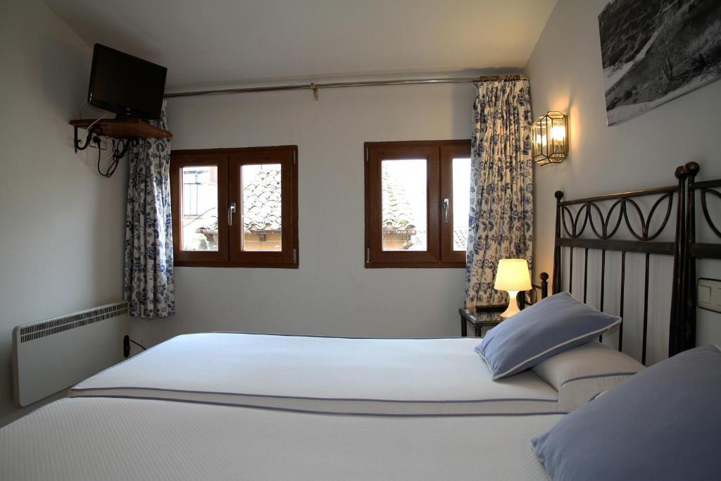 Hostal La Posada De Zocodover โตเลโด ภายนอก รูปภาพ