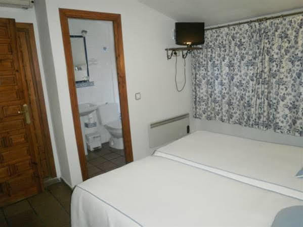 Hostal La Posada De Zocodover โตเลโด ภายนอก รูปภาพ